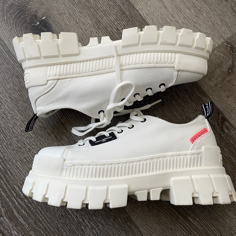 Like New - Palladium Boots Revolt Lo Tx - see description for size details